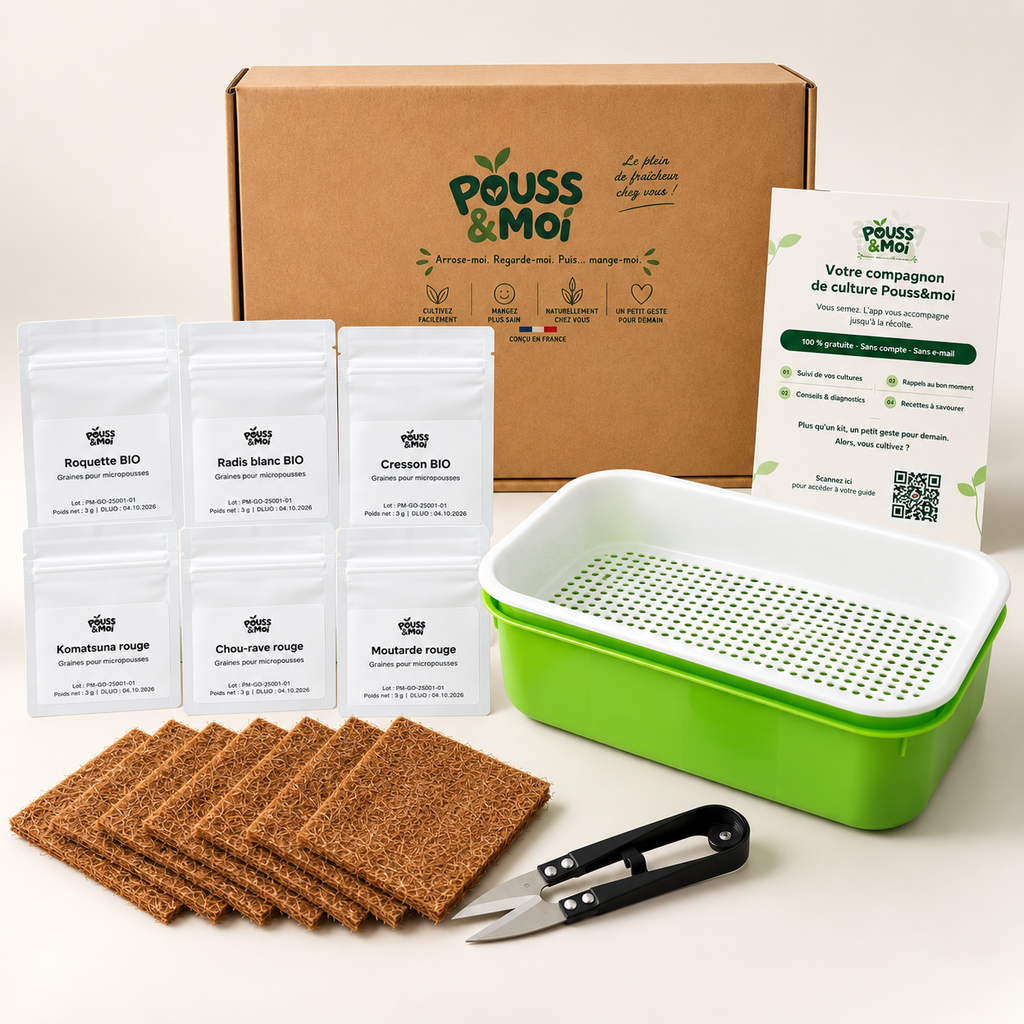 Contenu du Kit Essentiels avec bac vert vide, grille blanche, six sachets de graines, CocoMat, ciseaux et guide.